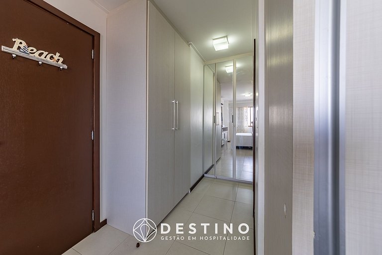 Beachfront Apartment with Resort Amenities, Barra Bali | Des