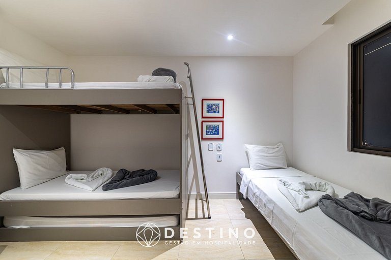 Ground Floor Apartment | 4 Bedrooms | Up to 12 Guests | Barr