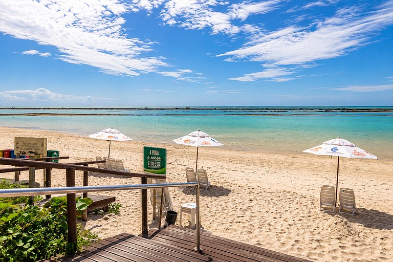 Pé na Areia, Vista Mar e Piscina Infinita em Barra | Destino